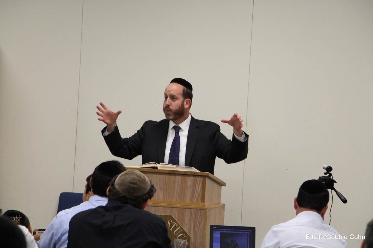 Boys learning in the beis medrash
